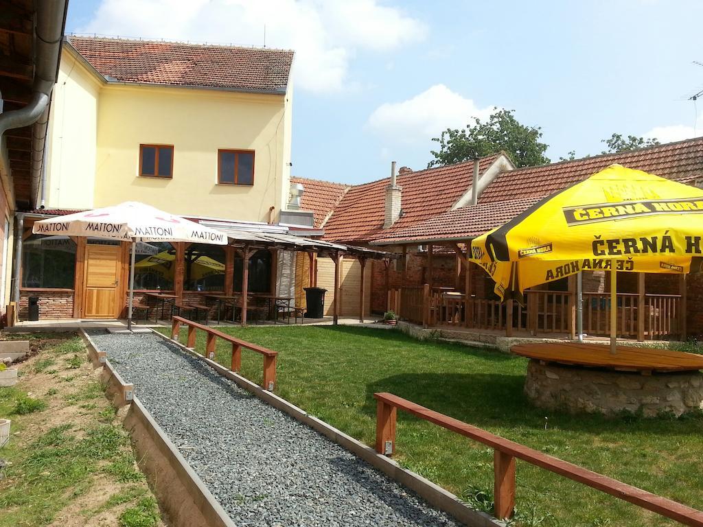 Village Pub & Bbq Vojkovice  Екстер'єр фото